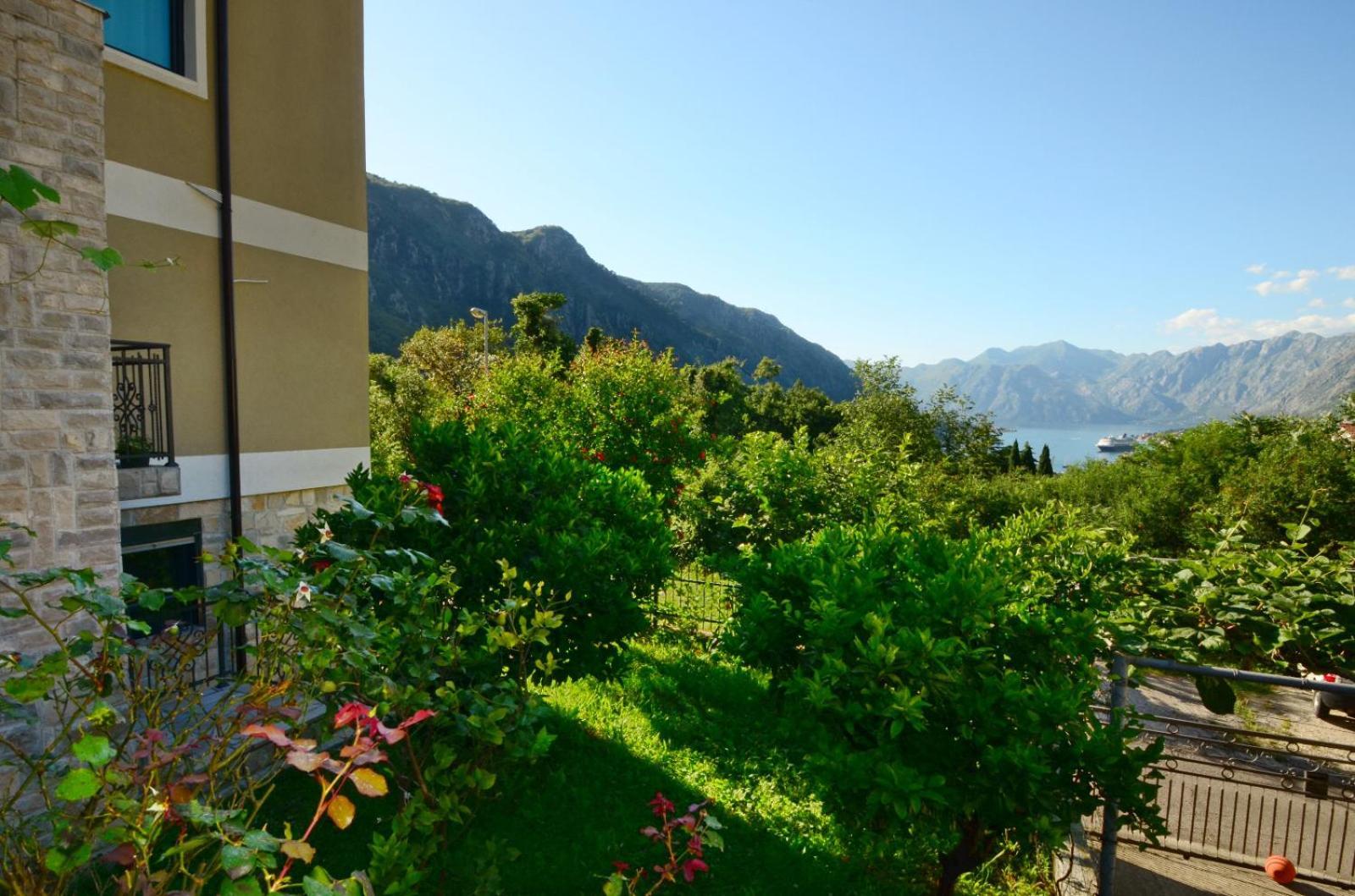 Radgost Kotor Apartments Eksteriør billede
